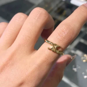 Nhẫn Celine Triomphe Asymmetric Gold